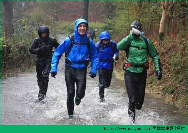 登山時(shí)下暴雨怎么辦？登山時(shí)如何預(yù)防危險(xiǎn)？(2)