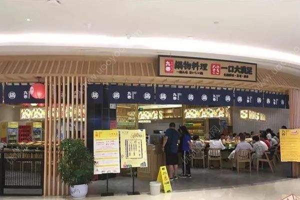 顧客火鍋里吃出蒼蠅，店長不愿免單當(dāng)場一口吞下(1)