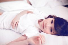 女性乳房長毛怎么回事？女性胸部的毛能拔嗎？[多圖]