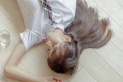 17歲女生生理期肚子痛怎么辦？17歲生理期痛經(jīng)怎么辦？[多圖]