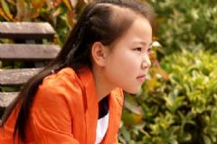 10歲女孩胸部發(fā)育正常嗎？10歲女孩胸部發(fā)育了影響長高嗎？[多圖]