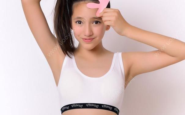 14歲女孩子被摸胸有感覺(jué)嗎？14歲女生被摸胸什么感覺(jué)？(1)