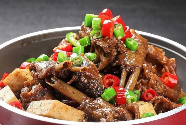 鵝肉的營養(yǎng)價值有哪些？鵝肉的功效與作用有哪些？